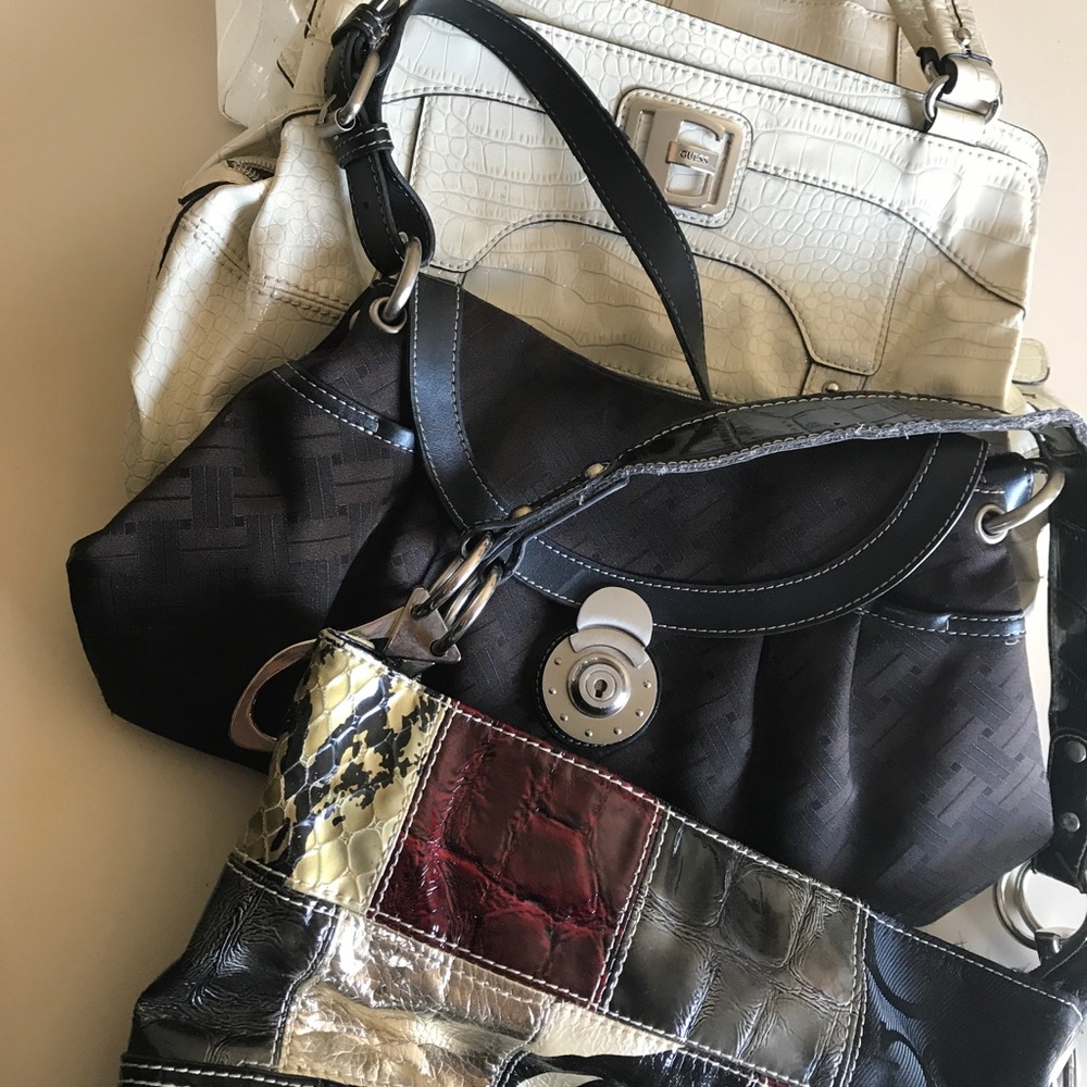 Lot of 4 purses in good condition